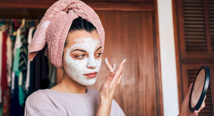 How to Keep Your Face Clear of Acne and Pimples Naturally