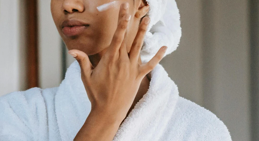 The Benefits of Facial Massage and How to Do It at Home