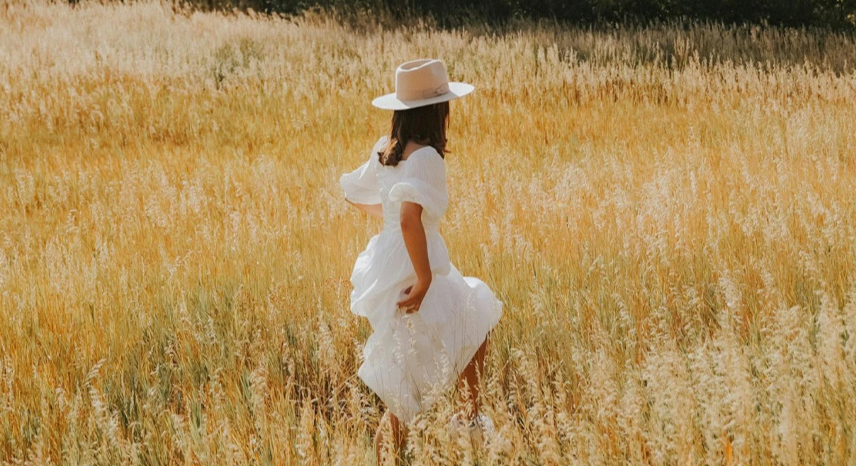 _5 Ways to Style a Simple White Dress _
