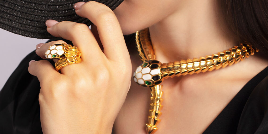 Discovering various aspects of gold jewelry; fashion and style guide